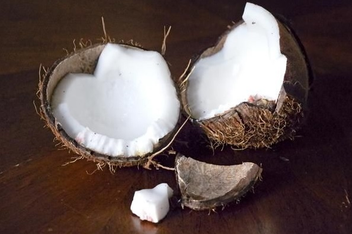 Cara Kupas Kelapa Tanpa Ribet untuk Hasil Cepat dan Bersih